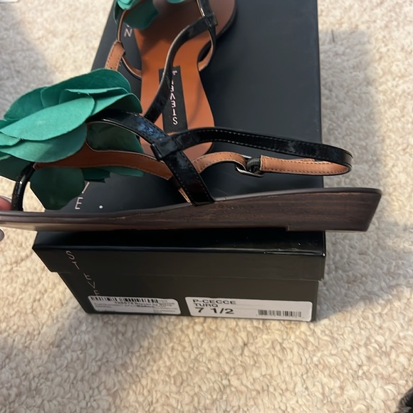 New in box Steve Madden green cecce flower sandals 7.5 - Picture 4 of 5